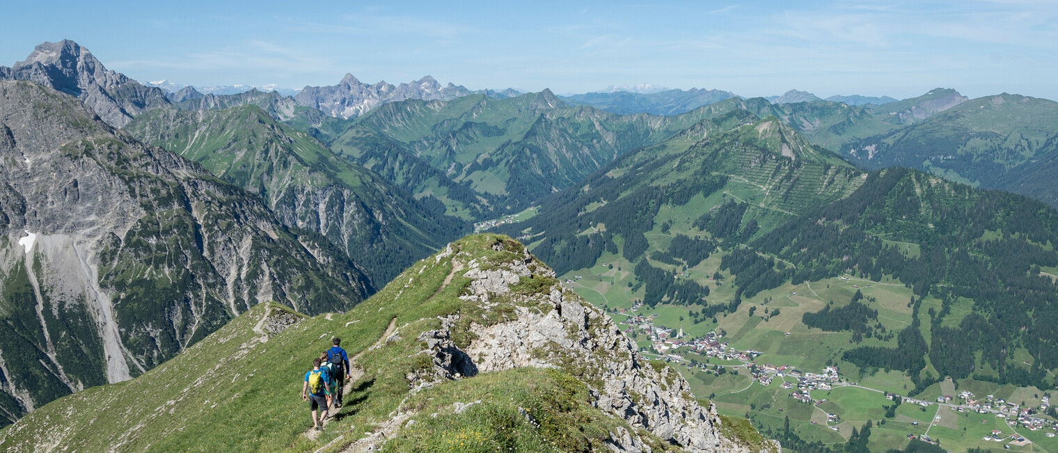 Wandern alpin Hammerspitze | © Kleinwalsertal Tourismus eGen | @Fotograf: Dominik Berchtold
