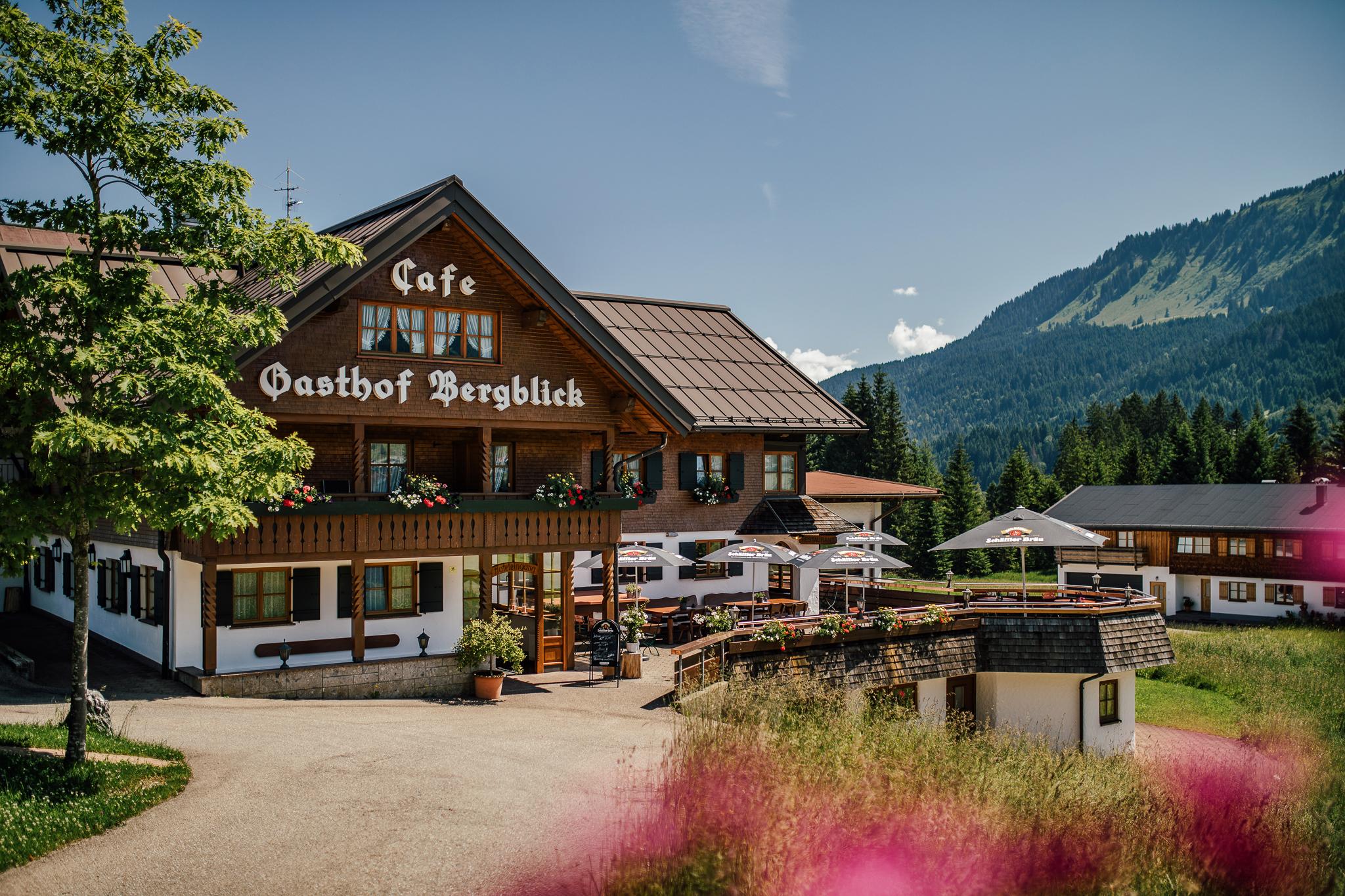 Bergblick Der Gasthof Restaurant Sun Terrace In Riezlern