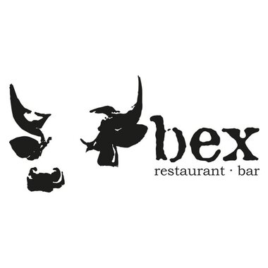 Ein schwarzes Logo mit stilisierten Kuh- und Bullenfiguren. Der Name "bex" steht darunter, zusammen mit den Worten "restaurant · bar". | © bex - restaurant - bar Logo