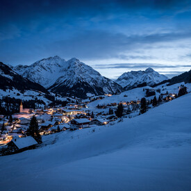 Hirschegg Panorama at night | © Kleinwalsertal Tourismus eGen | Photographer: Dominik Berchtold