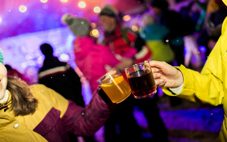 Glühwein beim Schneemanntreff 