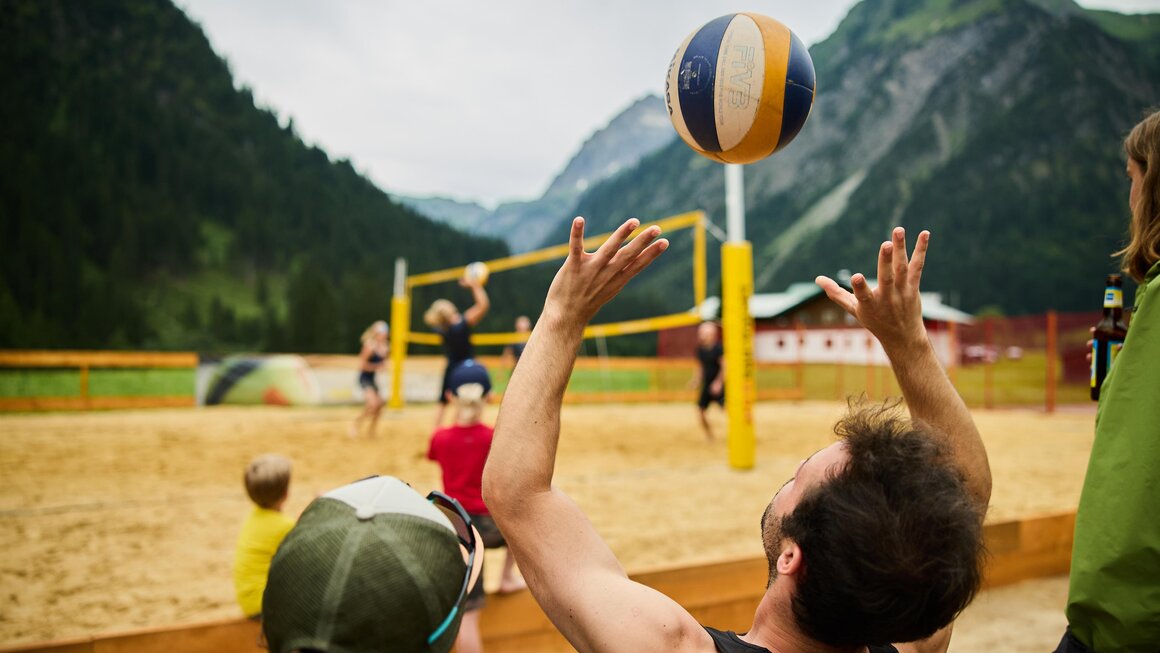 Beachvolleyballplatz Mittelberg Sommer | © Kleinwalsertal Tourismus | Oliver Farys