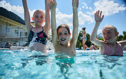 Freibad Riezlern im Sommer | © Kleinwalsertal Tourismus | Oliver Farys