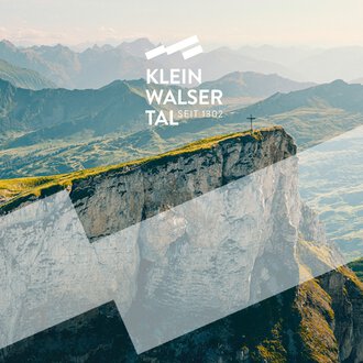 Felsen und Berglandschaft mit Logo und Text 'KLEIN WALSER TAL seit 1802' superponiert im Vordergrund. | © Kleinwalsertal Tourismus eGen